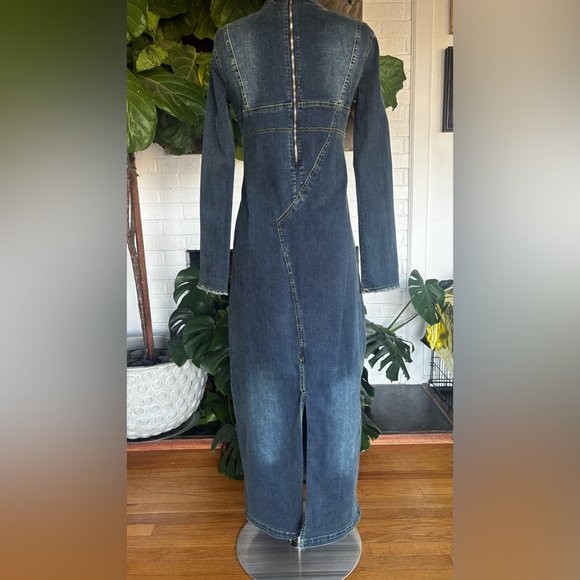Chic Indigo Denim Maxi Dress - Picture 4 of 16